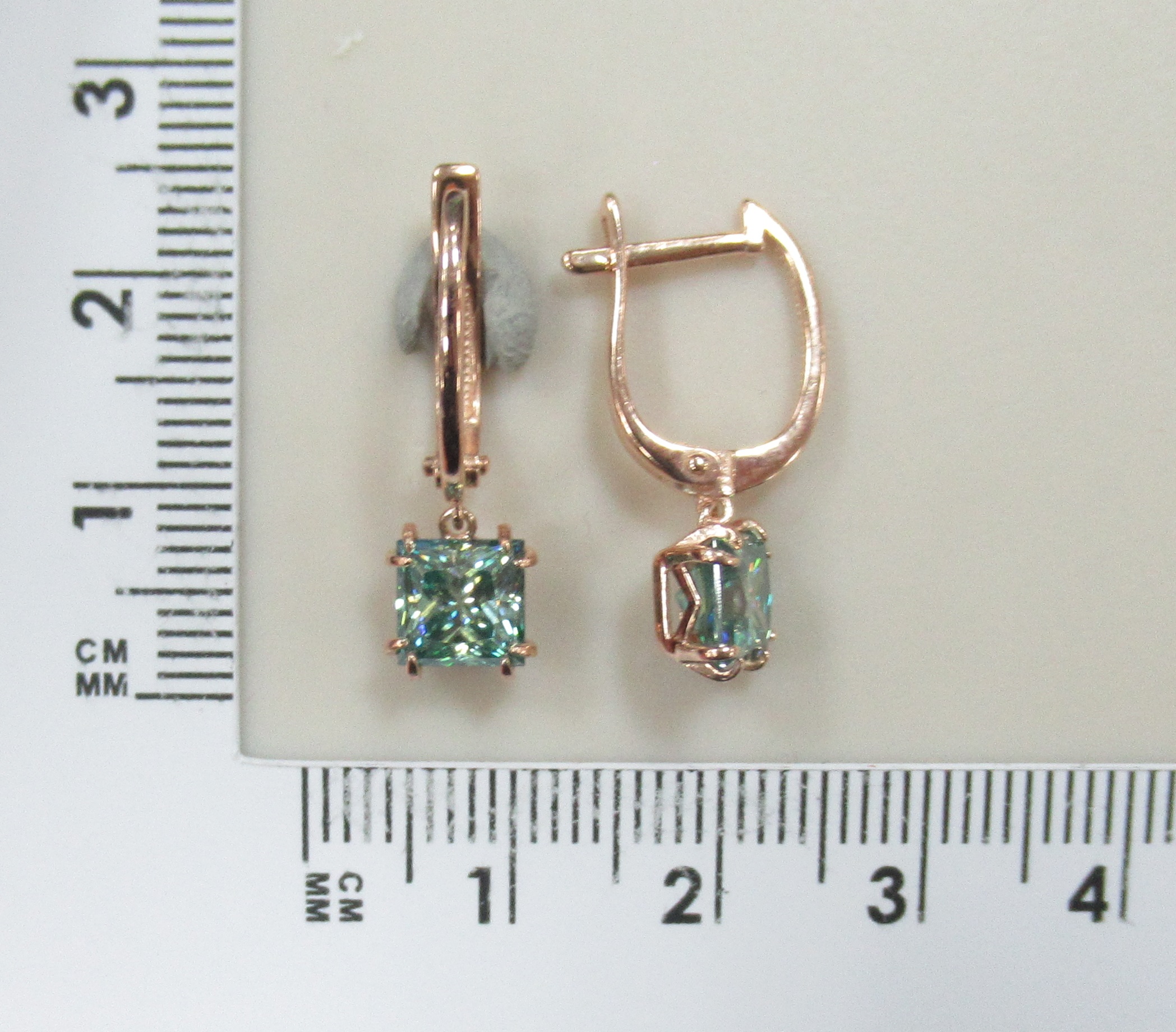 Серебряные серьги с муассанитами Параиба